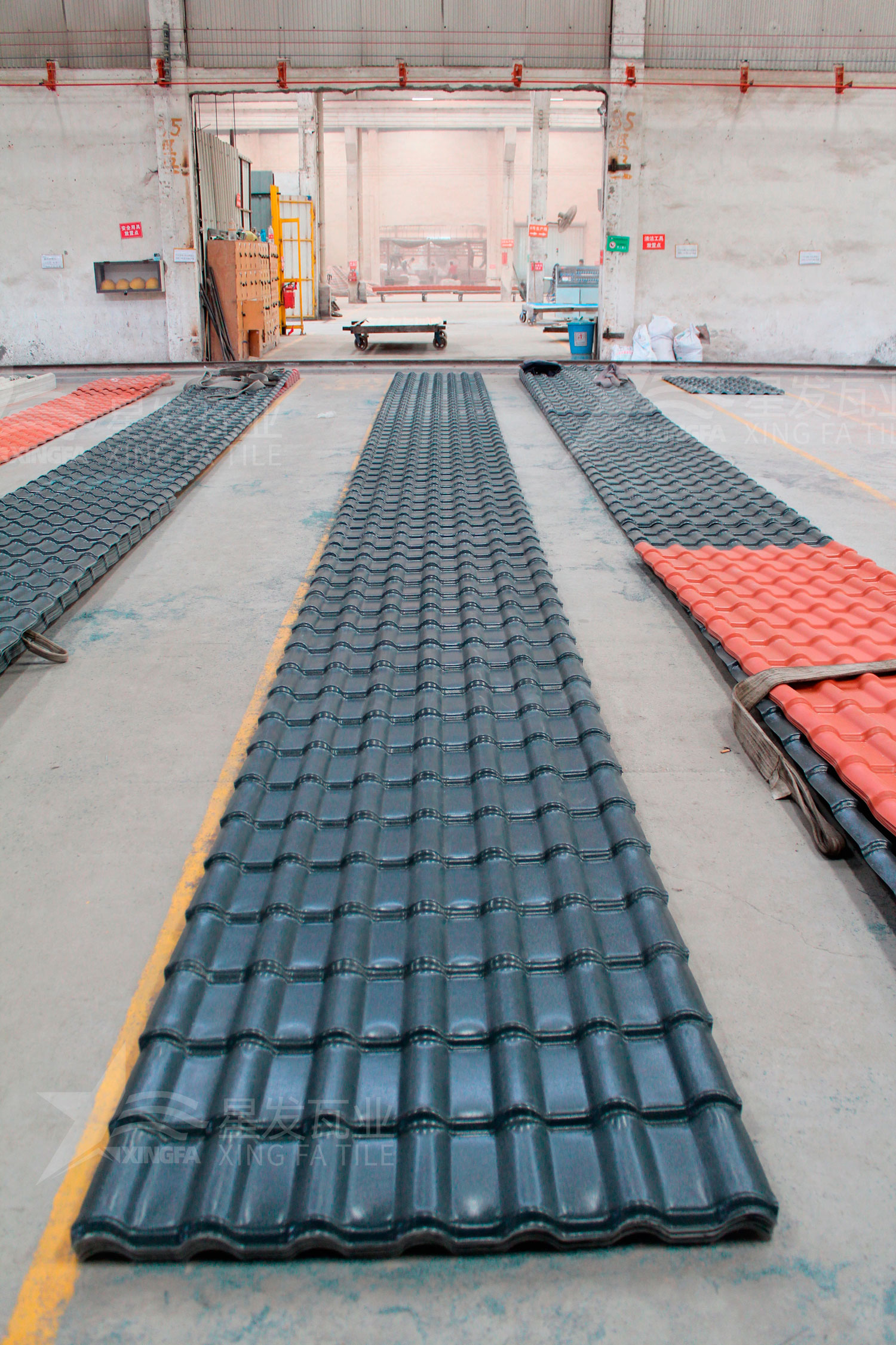 樹脂瓦白底和灰底哪個好？白底和灰底在質量、價格上有啥區別？