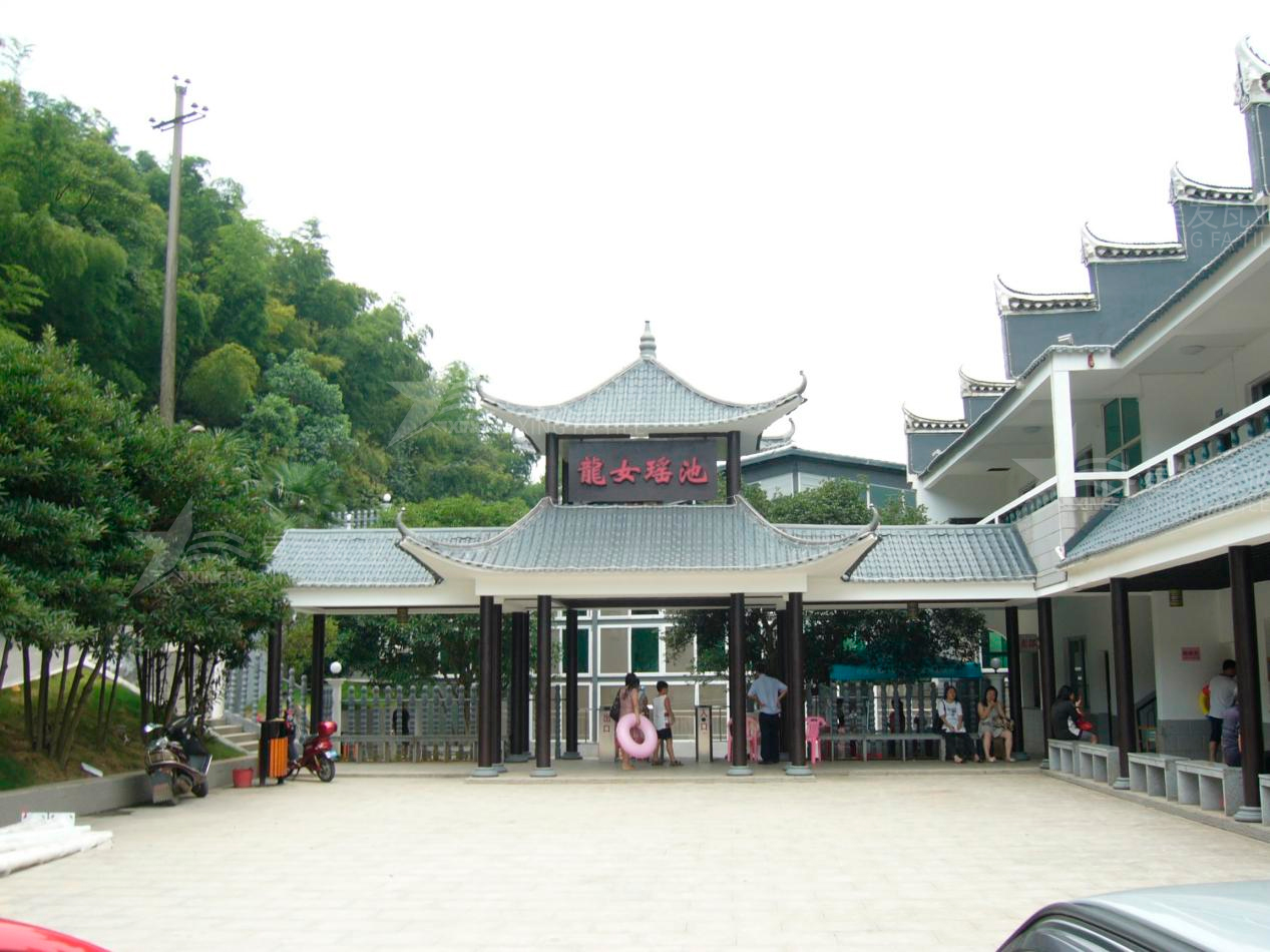 屋頂材料合成樹脂瓦和不銹鋼瓦哪個(gè)好？選擇很重要！