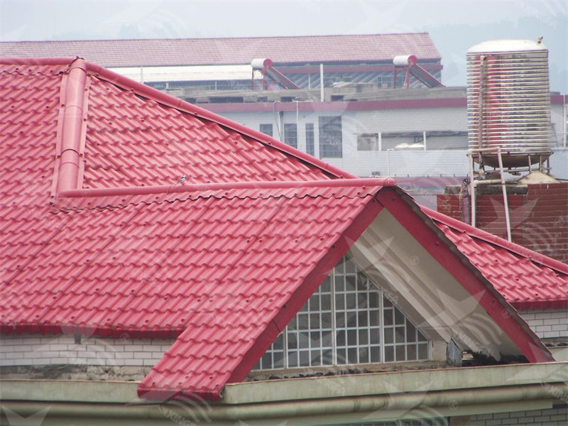 樹脂瓦 VS 琉璃瓦:哪個更適合您的屋頂?